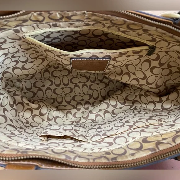 Coach purse 👜 - Picture 4 of 5